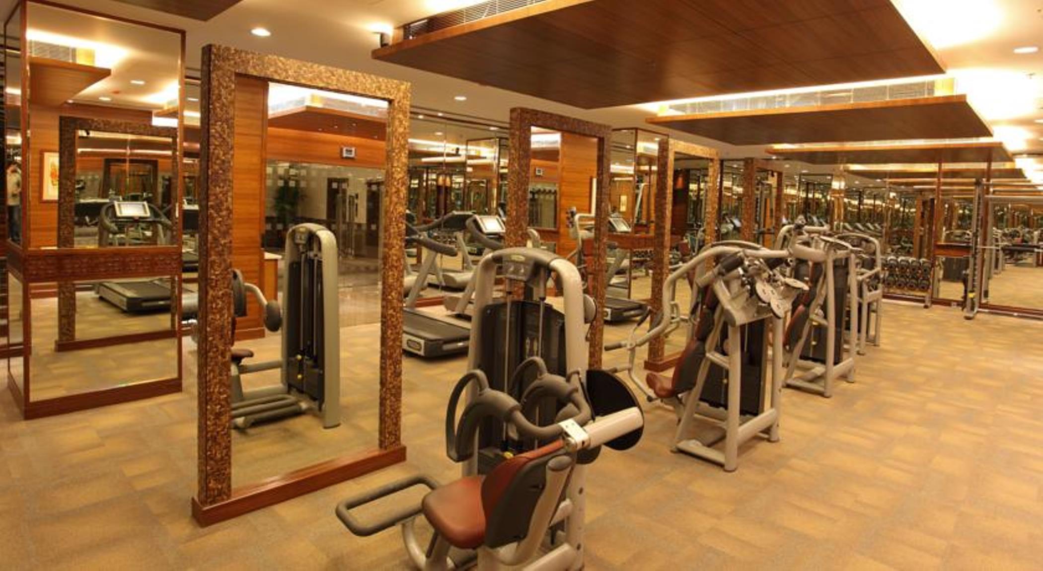 Hotel The Lalit Bombay Exterior foto The gym at the Taj Mahal Palace