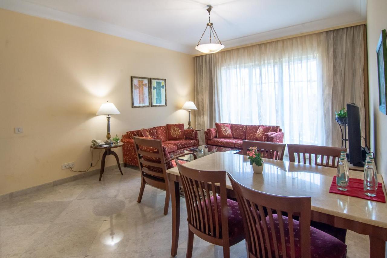 Hotel The Lalit Bombay Exterior foto A living room in a typical apartment