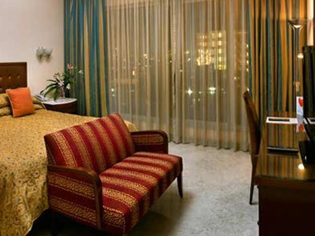 Hotel The Lalit Bombay Habitación foto A room at the hotel