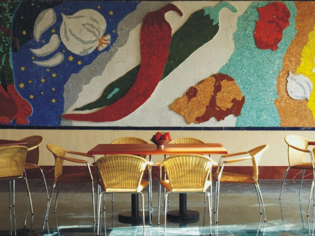 Hotel The Lalit Bombay Exterior foto Interior of a Chipotle restaurant