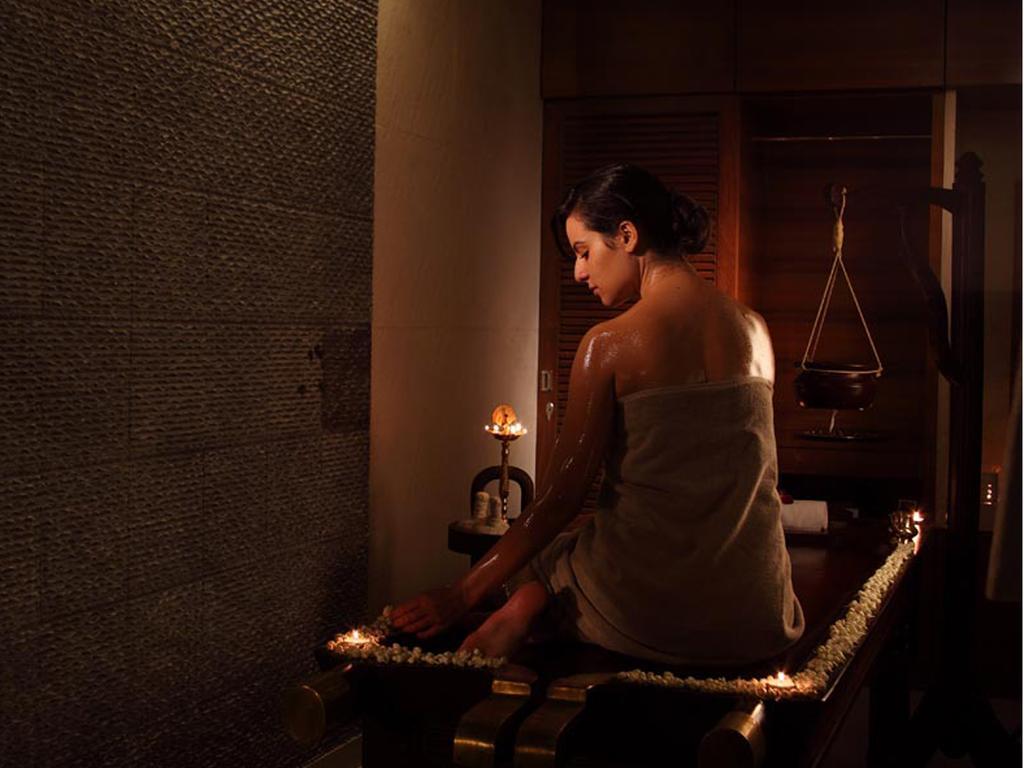 Hotel The Lalit Bombay Exterior foto Ayurvedic spa